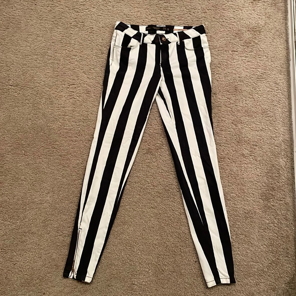 Size 4, Zara, black and white pinstripe skinny jeans